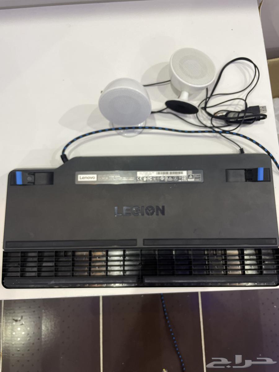 Computer keyboard and headphones64451526106626112