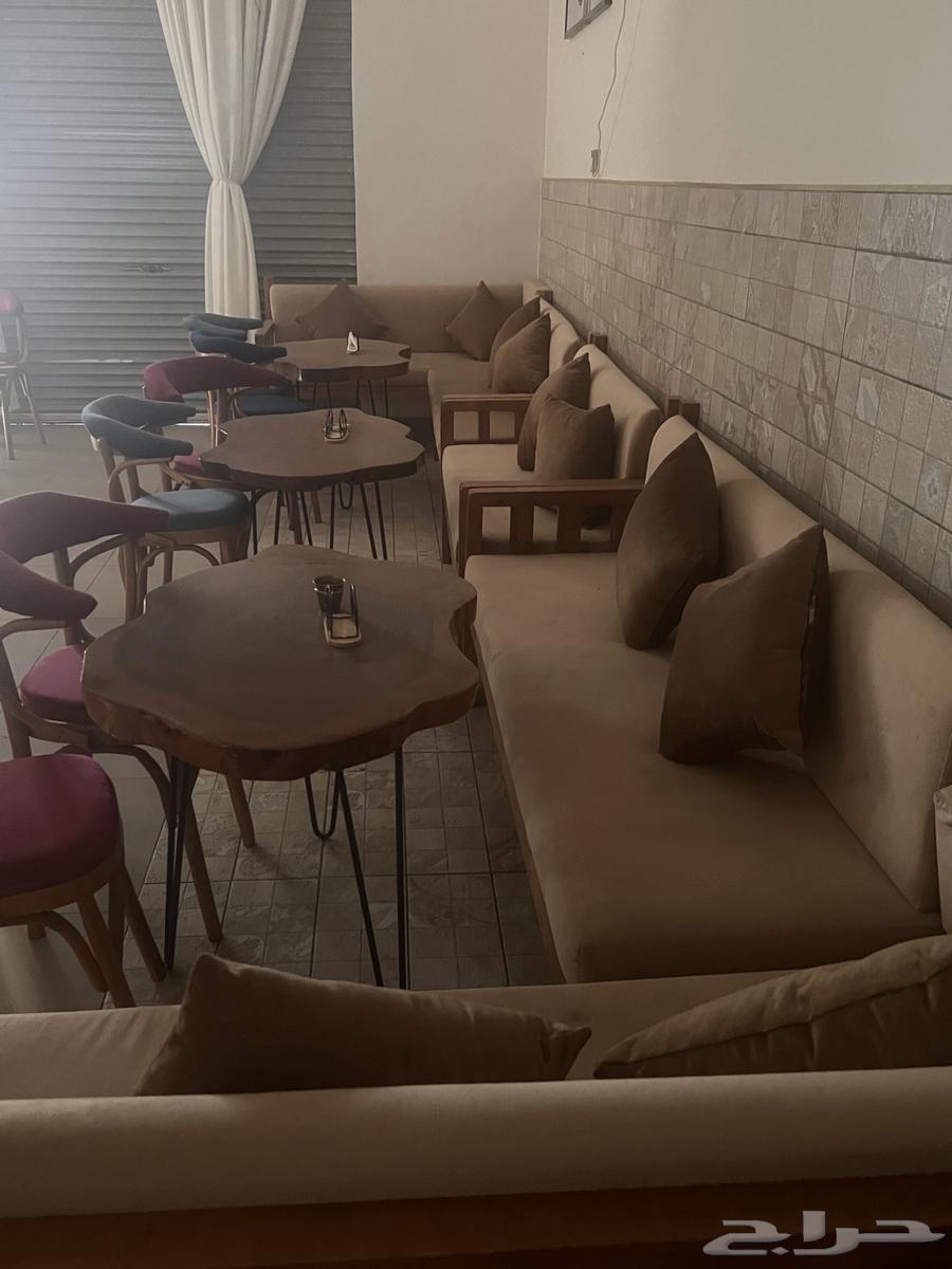 Sofas and tables64454318910082111