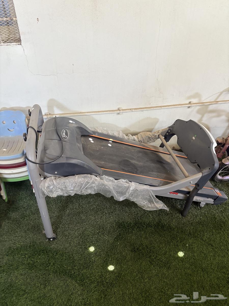 Running shoes64445296178689110