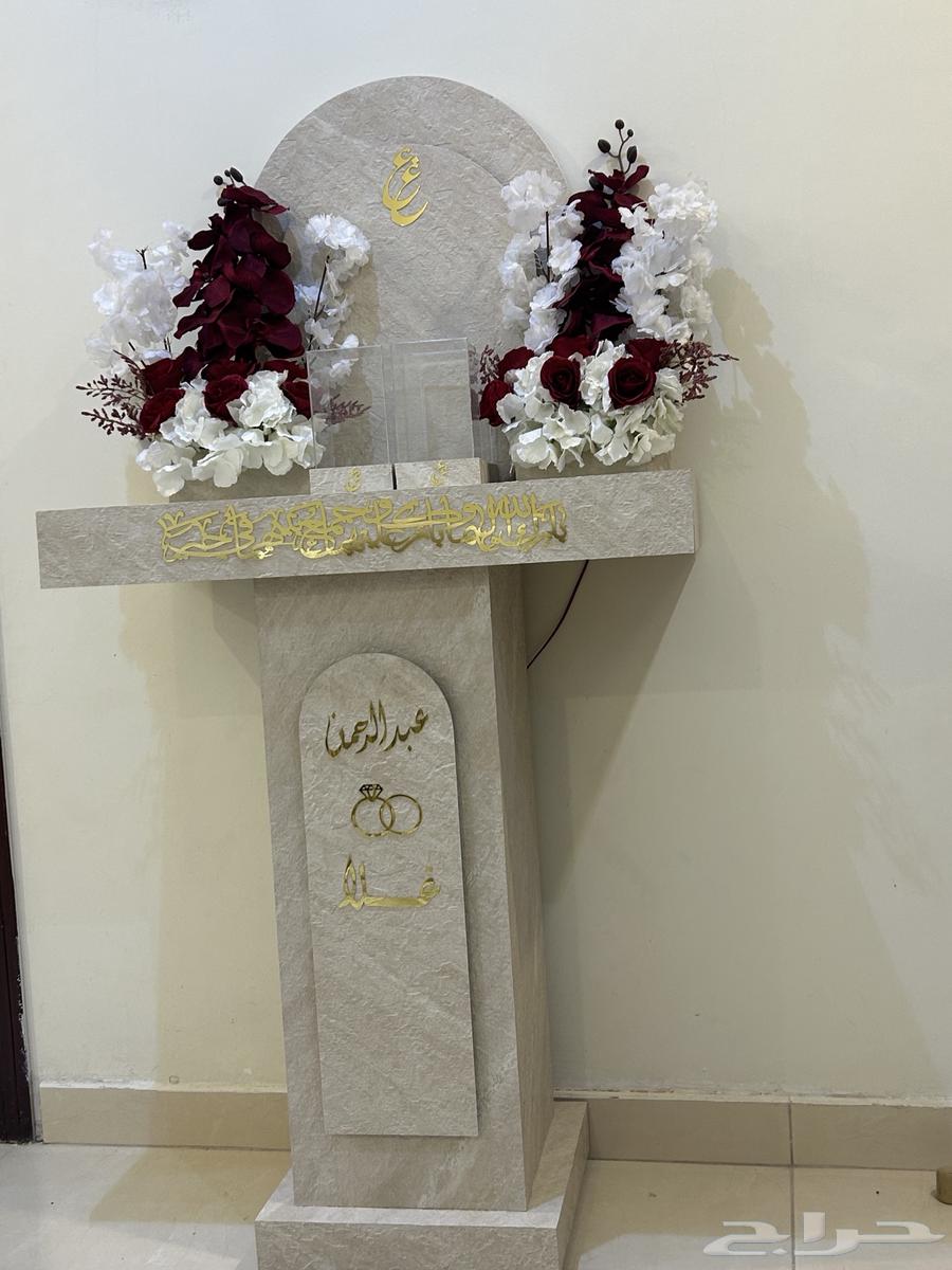 Stands for Queen or Bride for Rent64450564080641111