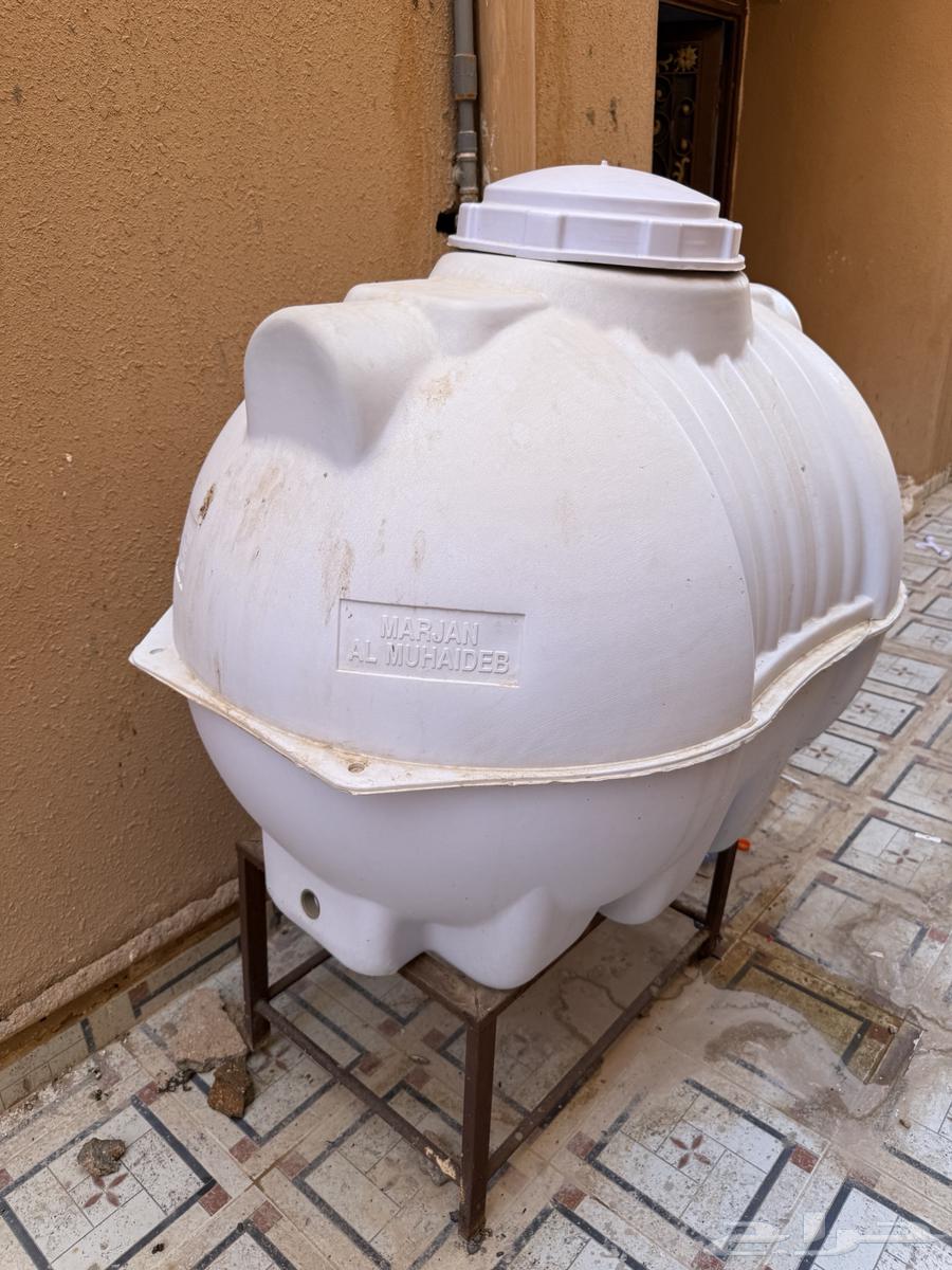 للبيع دبة ماء مع قاعدة64451029402114111