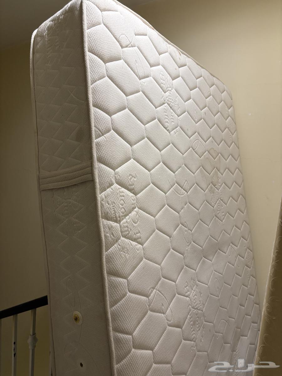مرتبه مع سرير للبيع 200ريال64455345591682111