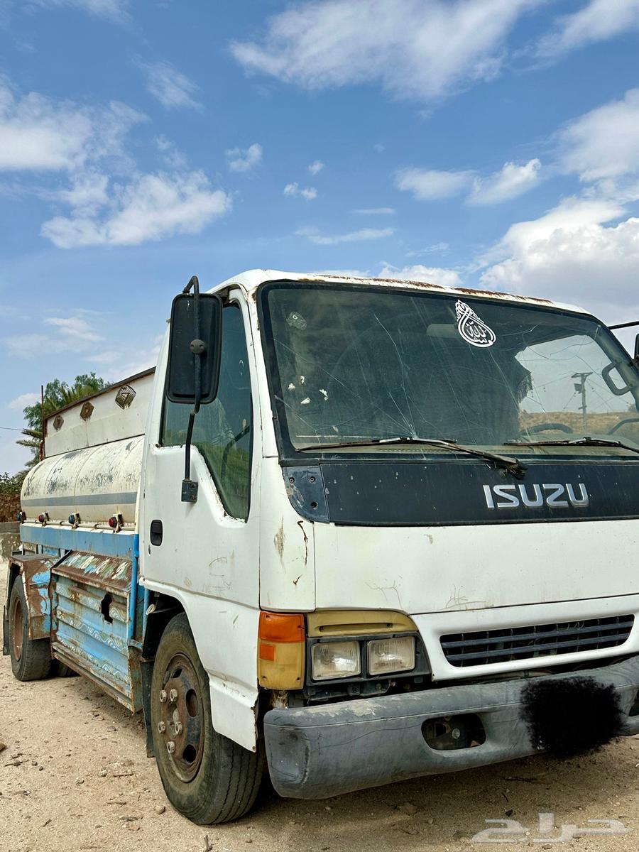 White Isuzu 200264618252206978110