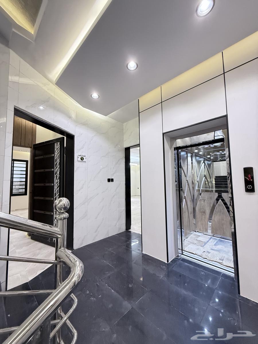 Apartments for sale with elevator and internal staircase to the rooftop for 550,000 SAR64142590170625113