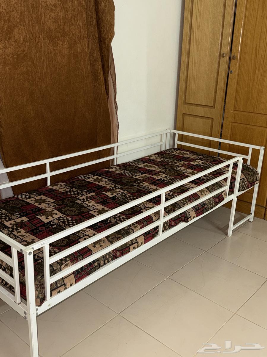 مكيف 2 سرير اسود 1 سرير ابيض64457077386114111