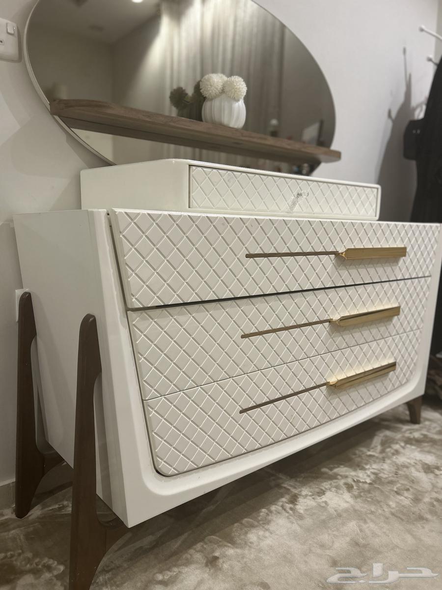 تسريحة وخزانه 4 ادراج واثنين كمدينة64452103349378111