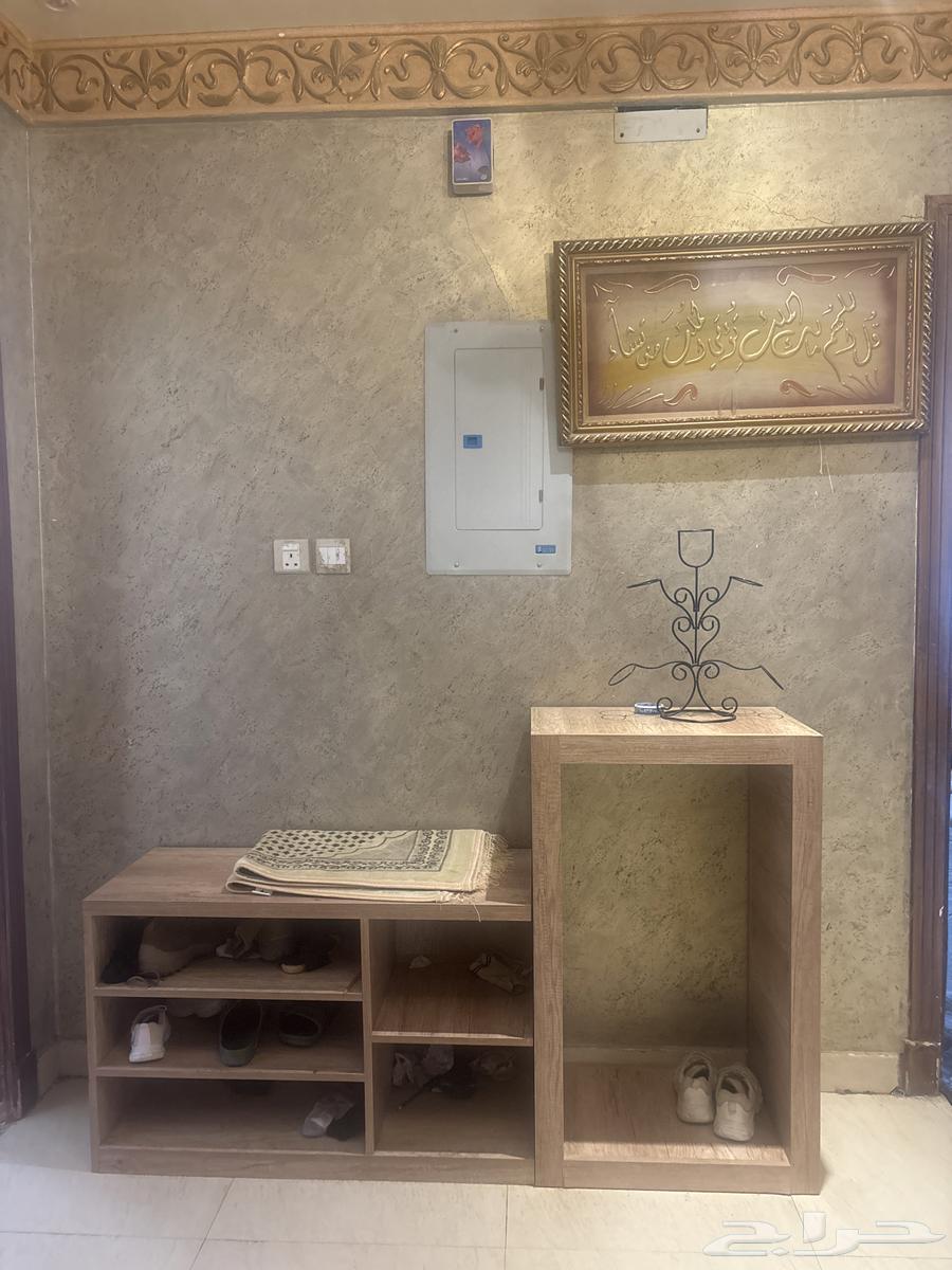 مدخل مع لوحه و جزمات حذيان النقل على المشتري ولا يوجد مكيف64452089708418110