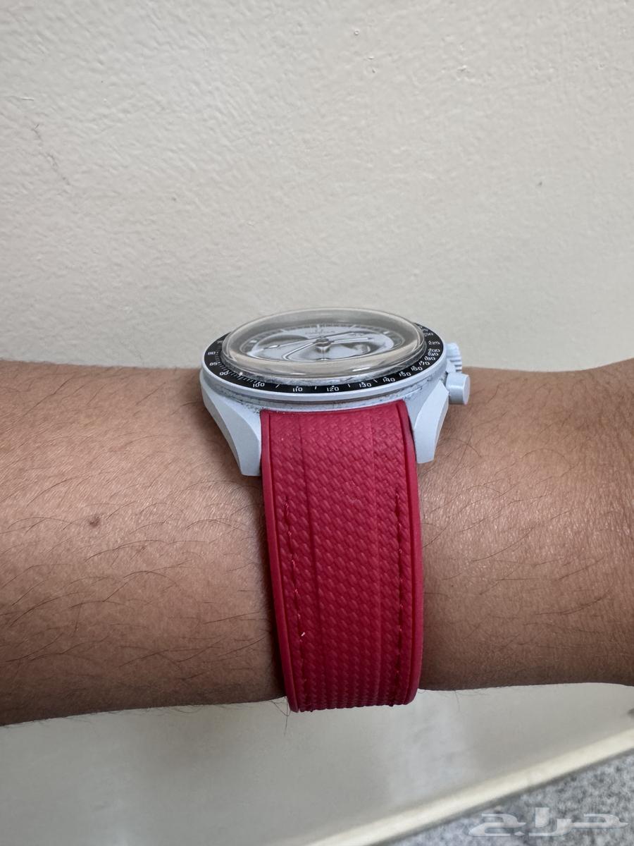 سواتش اوميجا شبه جديدة - بكرتونها64453038572419111