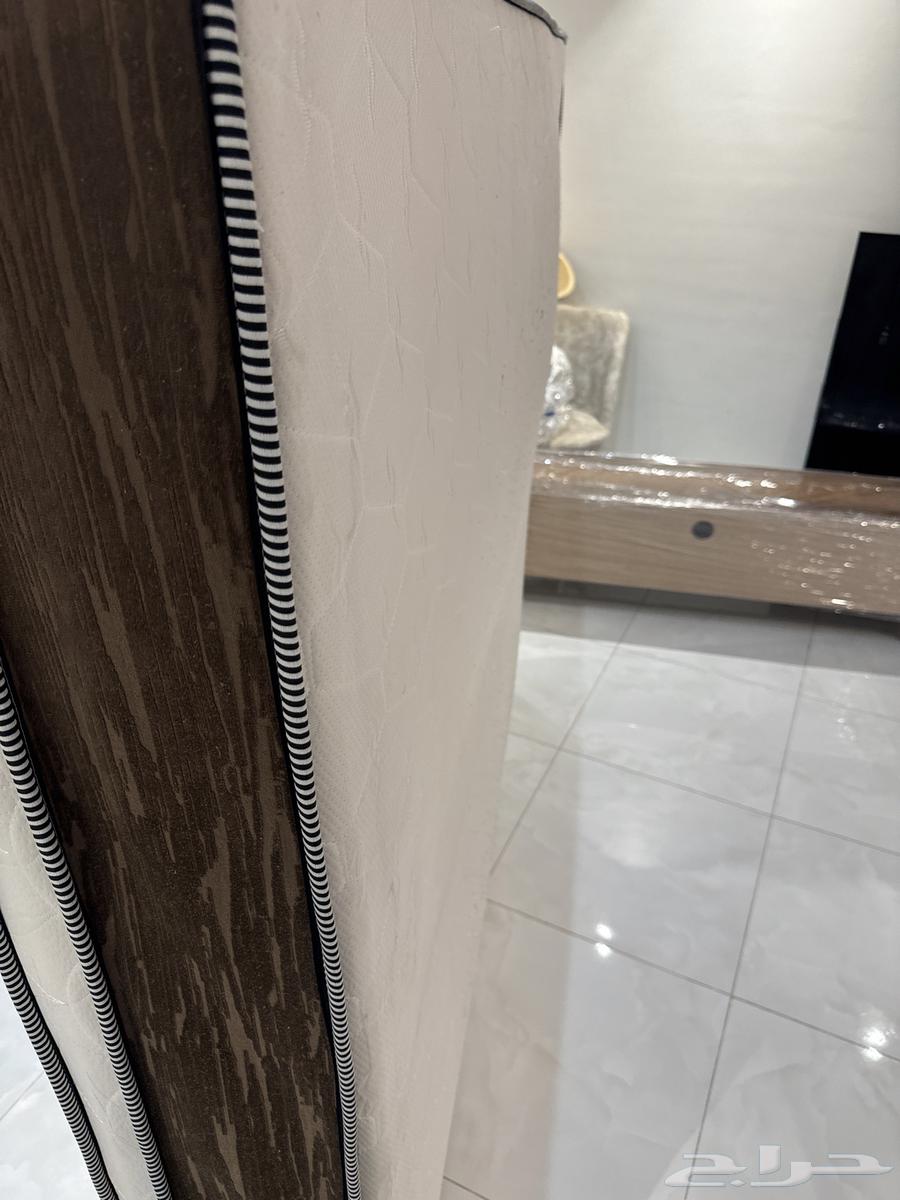 مرتبه سرير مترين في 180 للبيع وعلى السوم64453903128193111