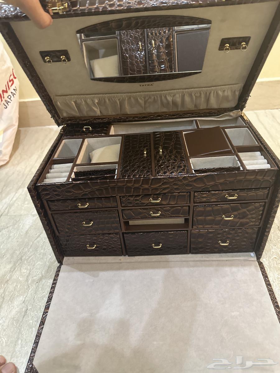 صندوق تحط في ذهب أو ساعات وفلوس64455907637761113