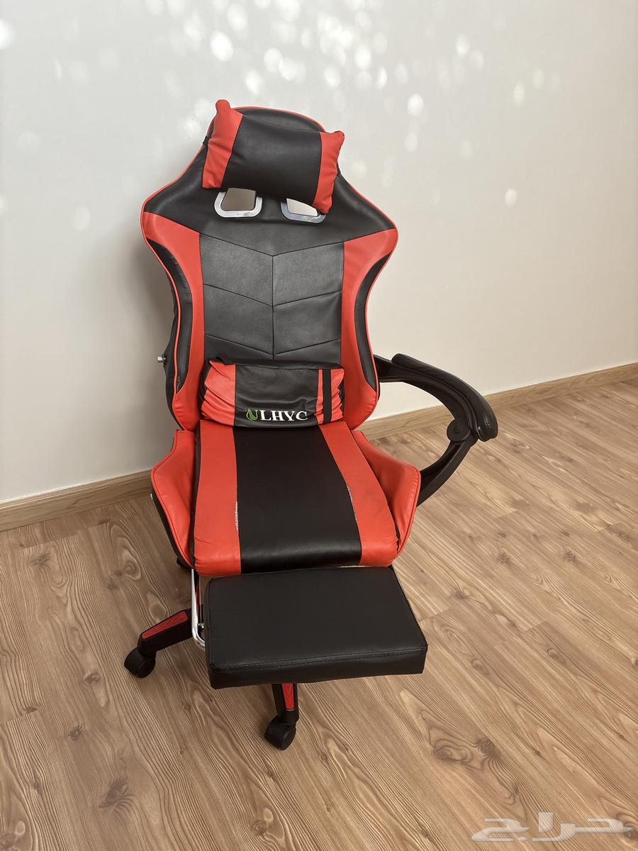 The backrest of the chair is broken64453558698881110