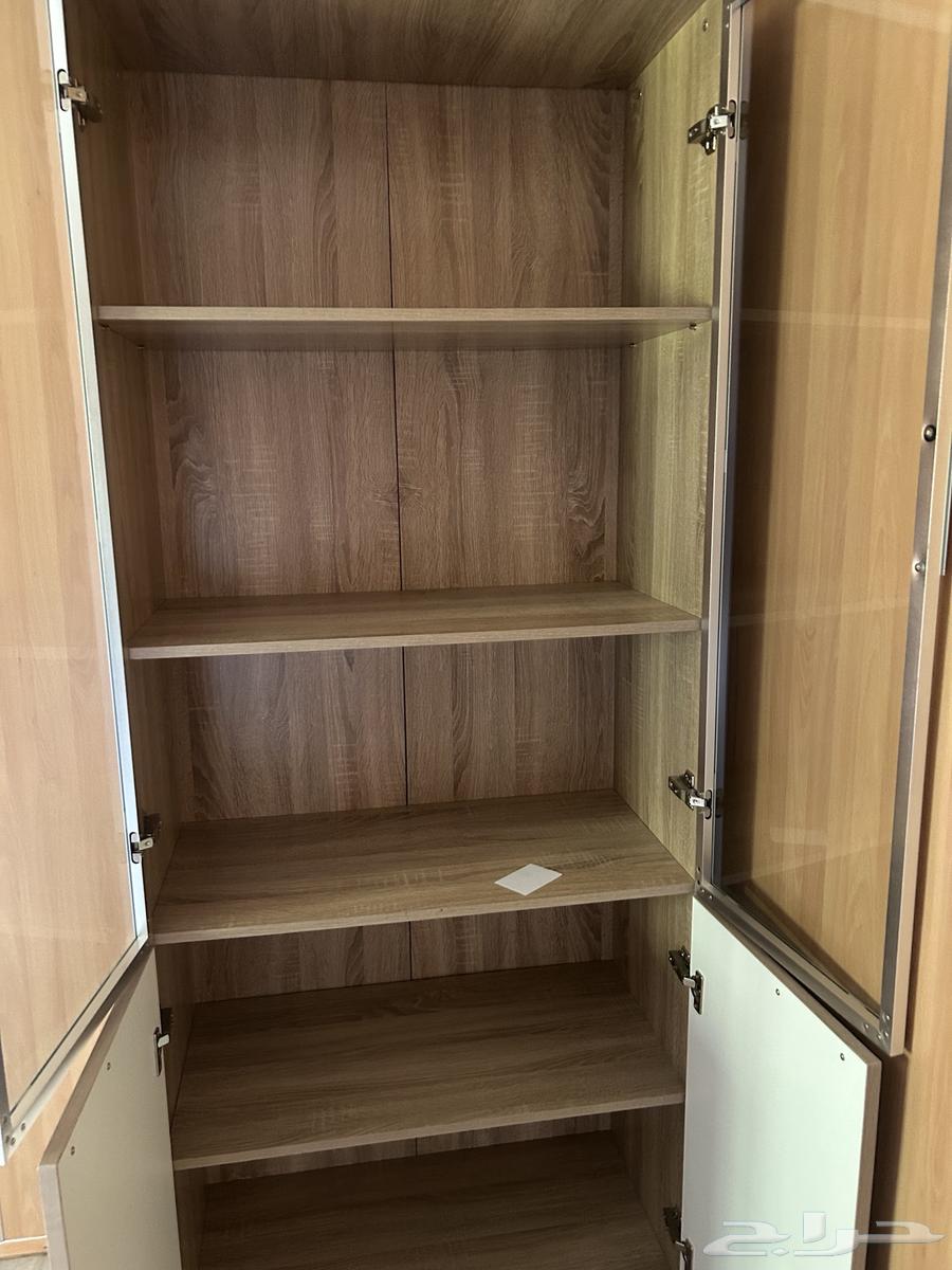 مكتب و كنبة و كراسي و طاولة و طاولة اجتماعات و دولاب للبيع64453530946563114