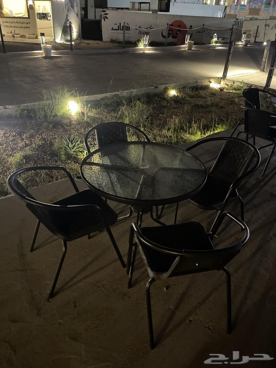 Tables and chairs64455563361665111