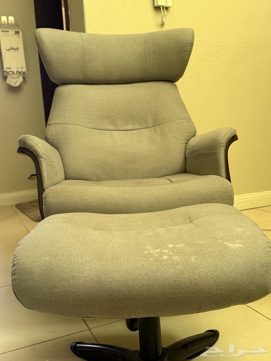 Recliner chair with comfortable footrest, contact me on WhatsApp64453544993153111