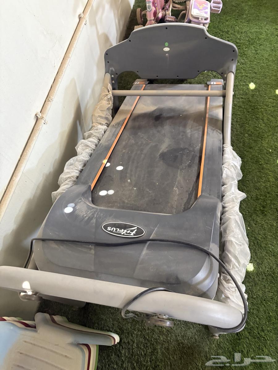 Running shoes64445296178689111