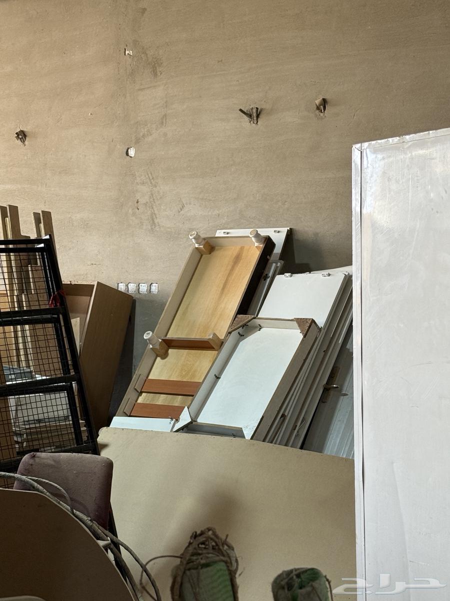 Drawers and tables64453985586177110