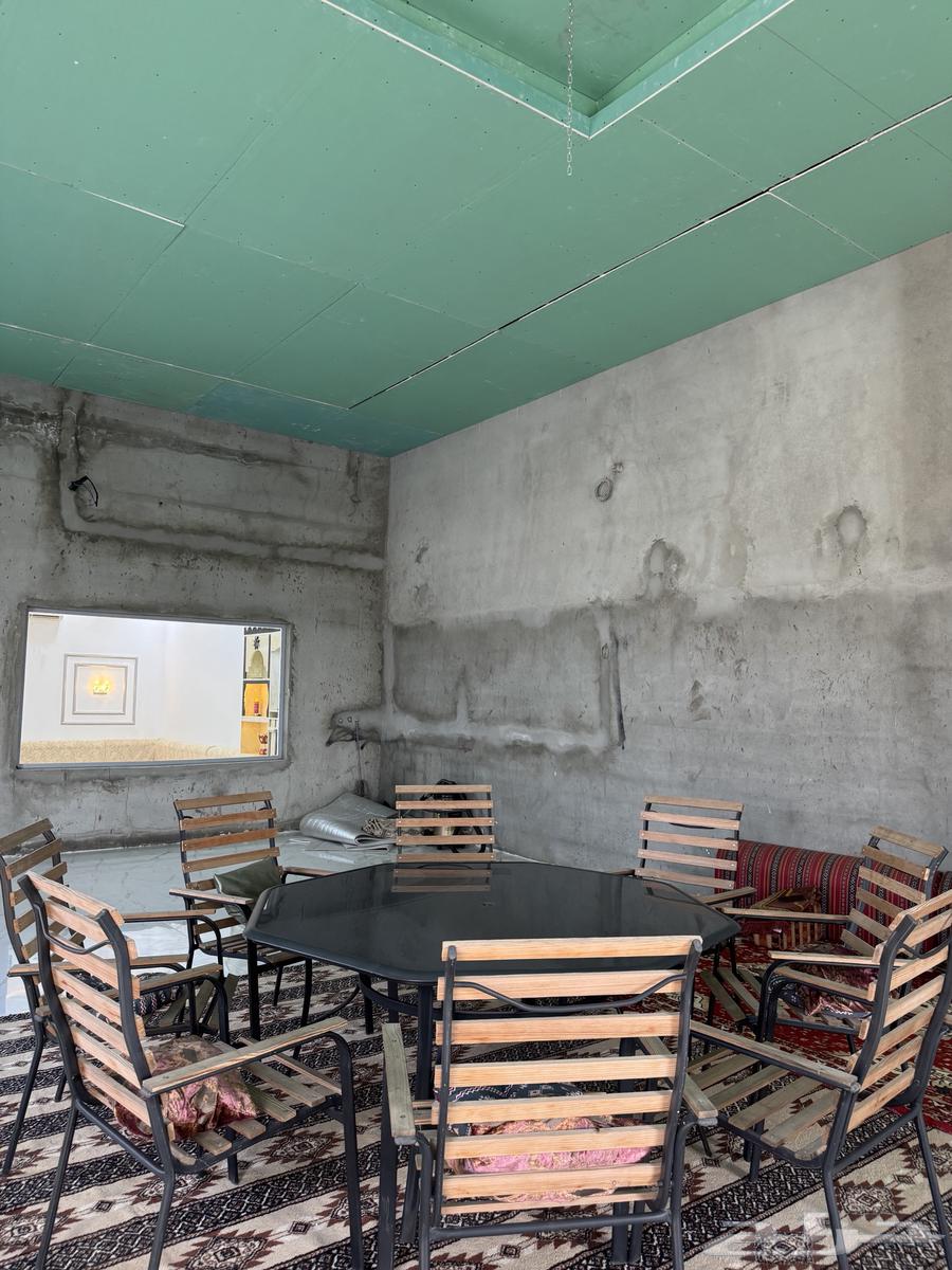 طاولة للبيع64454660279555110