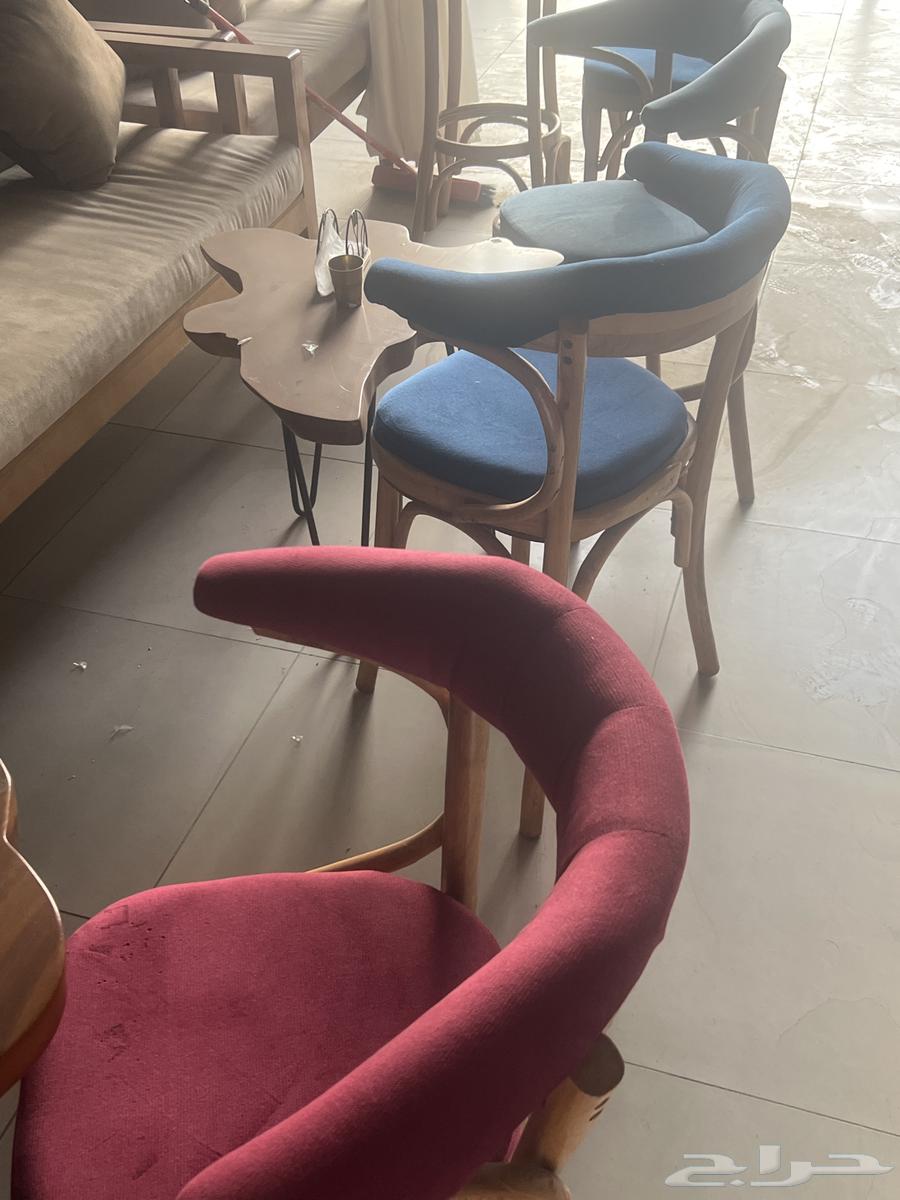 Sofas and tables64454318910082113