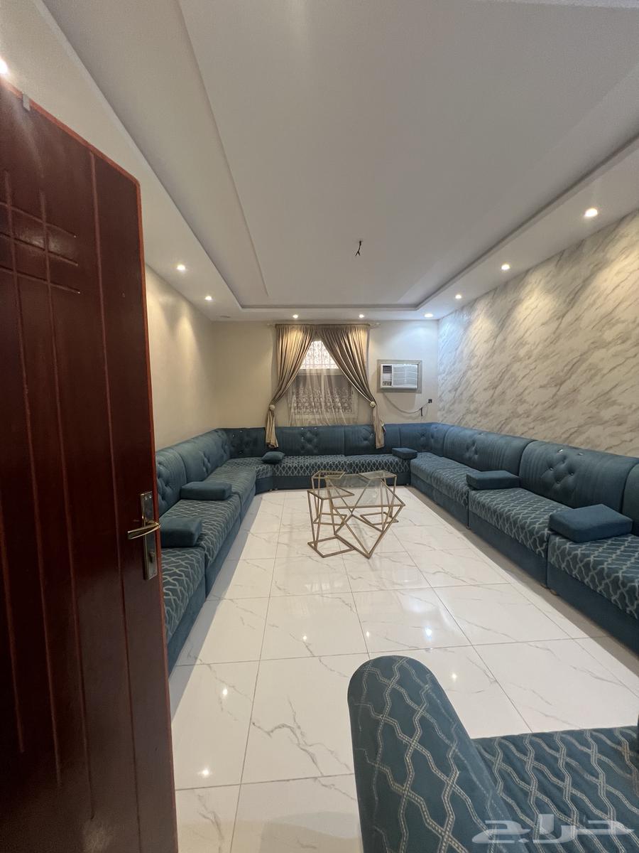 Sofas and tables64450564107907110