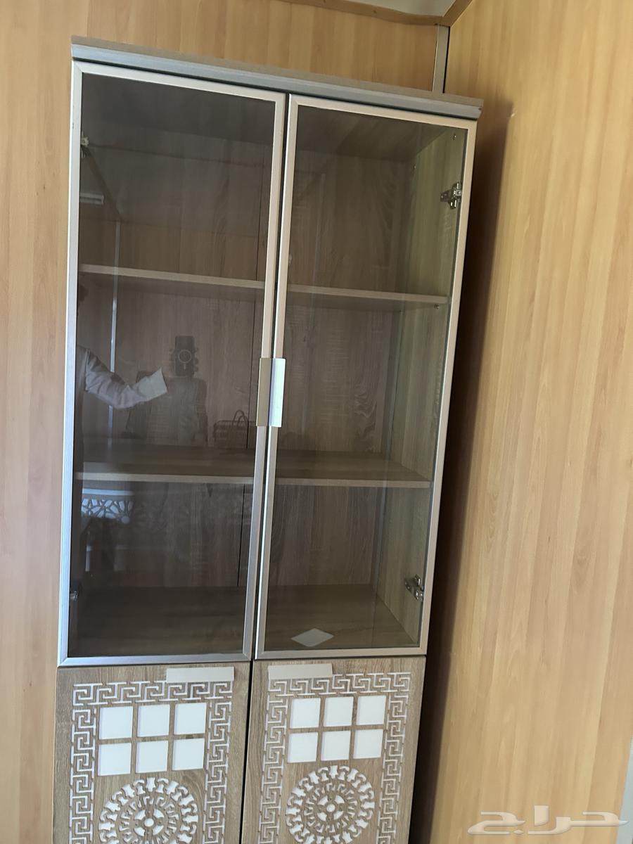 مكتب و كنبة و كراسي و طاولة و طاولة اجتماعات و دولاب للبيع64453530946563113