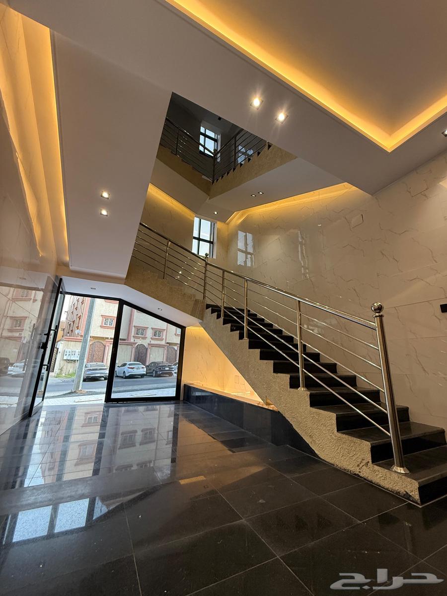 Apartment for sale on upper floor with working elevator and private roof in Abha Al-Badi64142591528705113