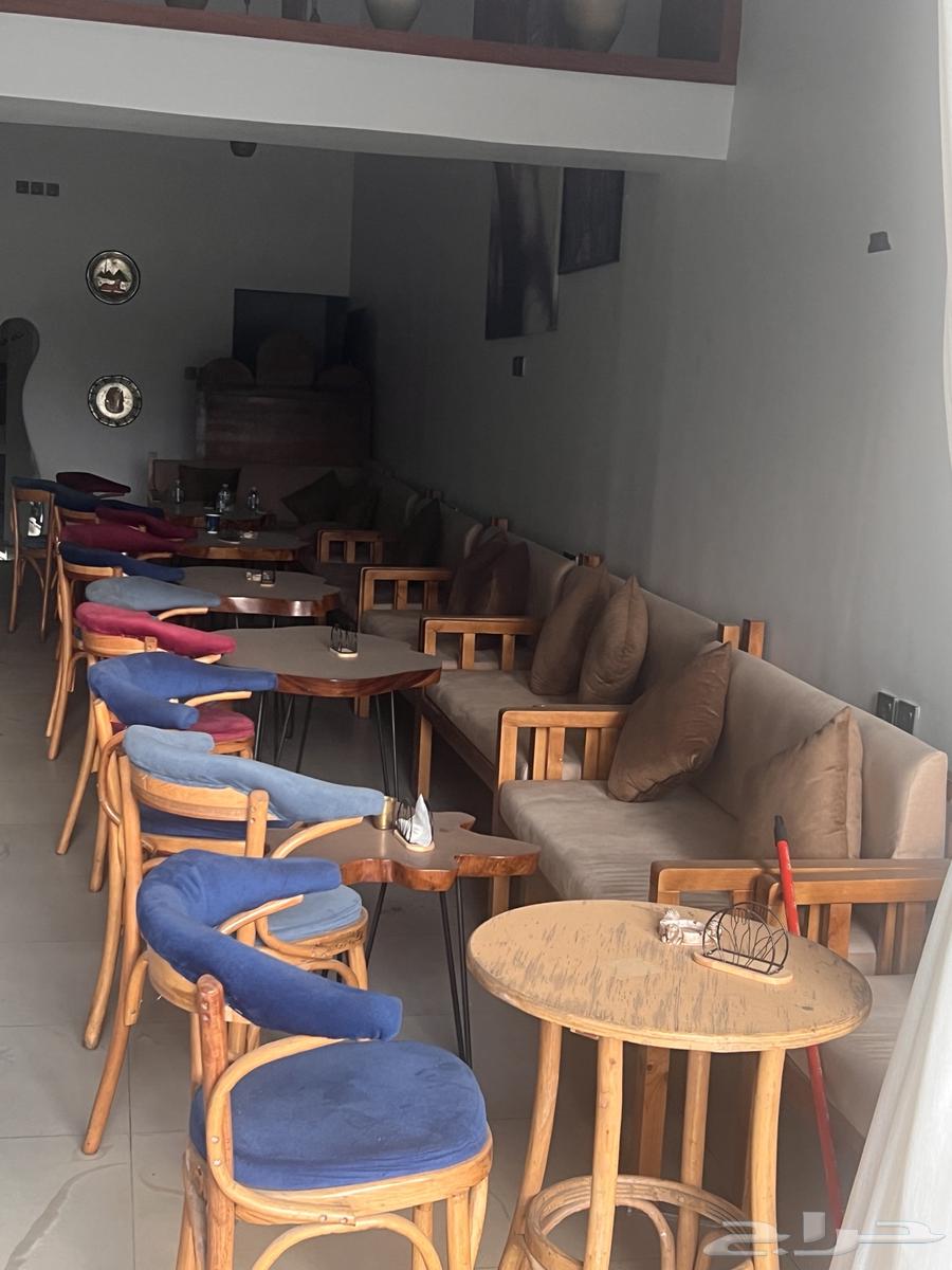 Sofas and tables64454318910082114