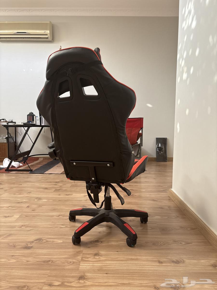 The backrest of the chair is broken64453558698881112