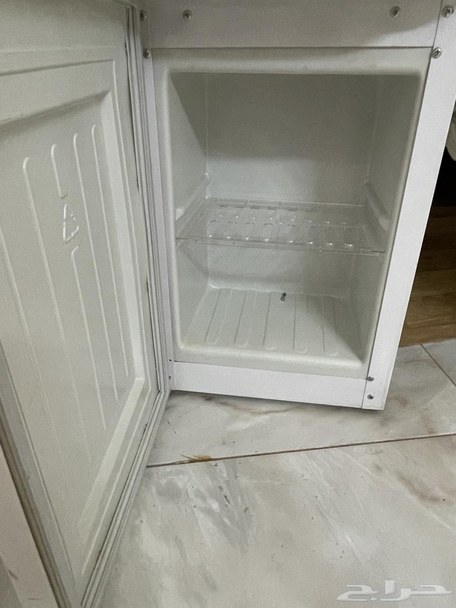 برادة ماء و ثلاجة بداخلها .64454222041347110