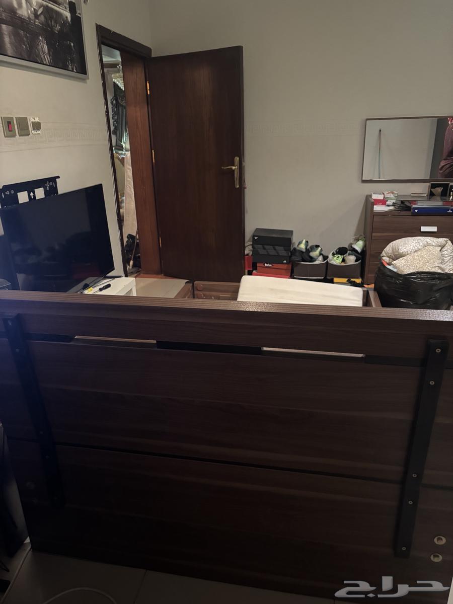 سرير للبيع مستخدم نظيف64454151429506111