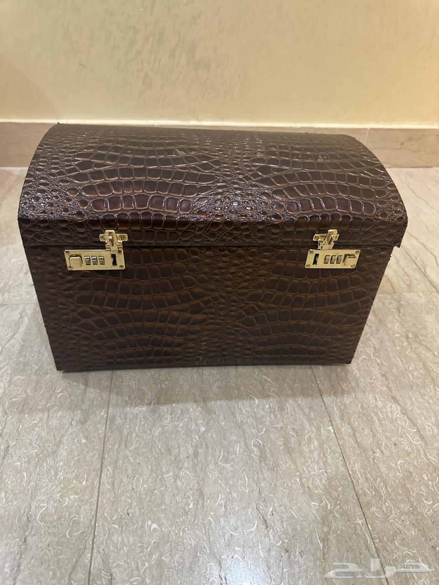 صندوق تحط في ذهب أو ساعات وفلوس64455907637761110