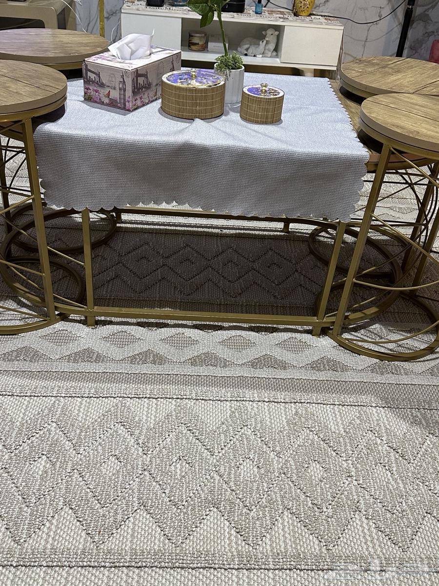 Table with serving quarter table, like new64453188384769110