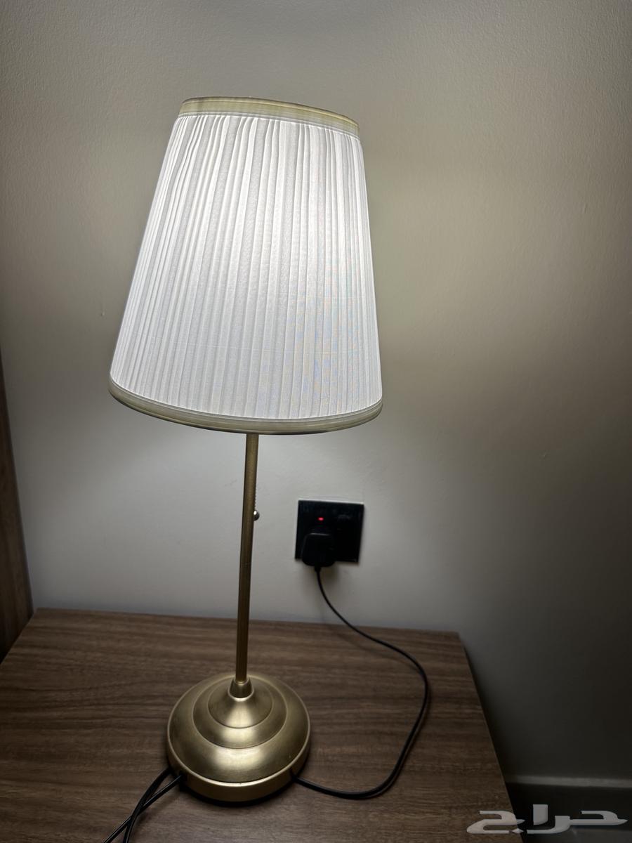 اثاث للبيع ( طاولات خدمة  ابجاوره  ثريا)64453820115331114