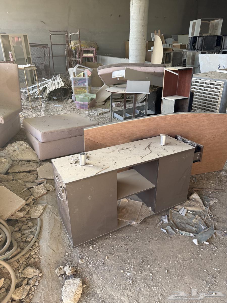 Drawers and tables64453985586177113