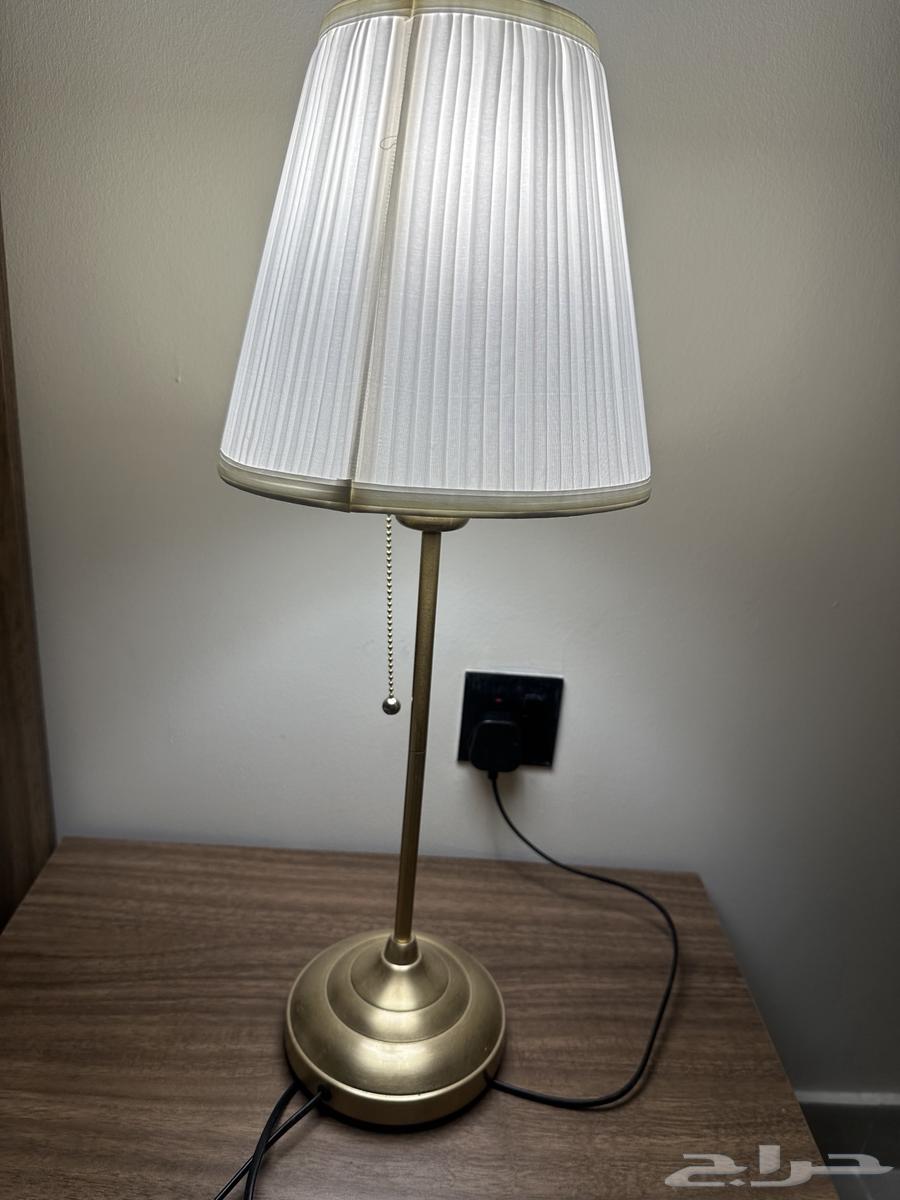 اثاث للبيع ( طاولات خدمة  ابجاوره  ثريا)64453820115331112