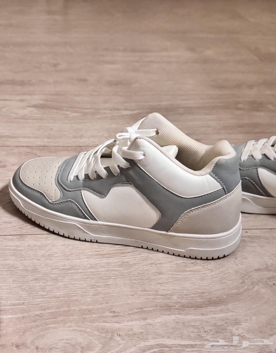 أحذيه للجنسين جديده ما انلبست ولا مره مع ساعه مجانيه هديه64449956019585114