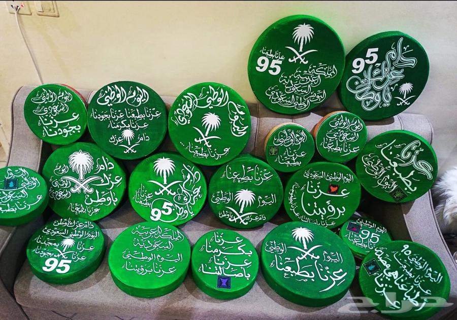 دفوف مزخرفة بشعارات خاصة باليوم الوطني64451768617089110