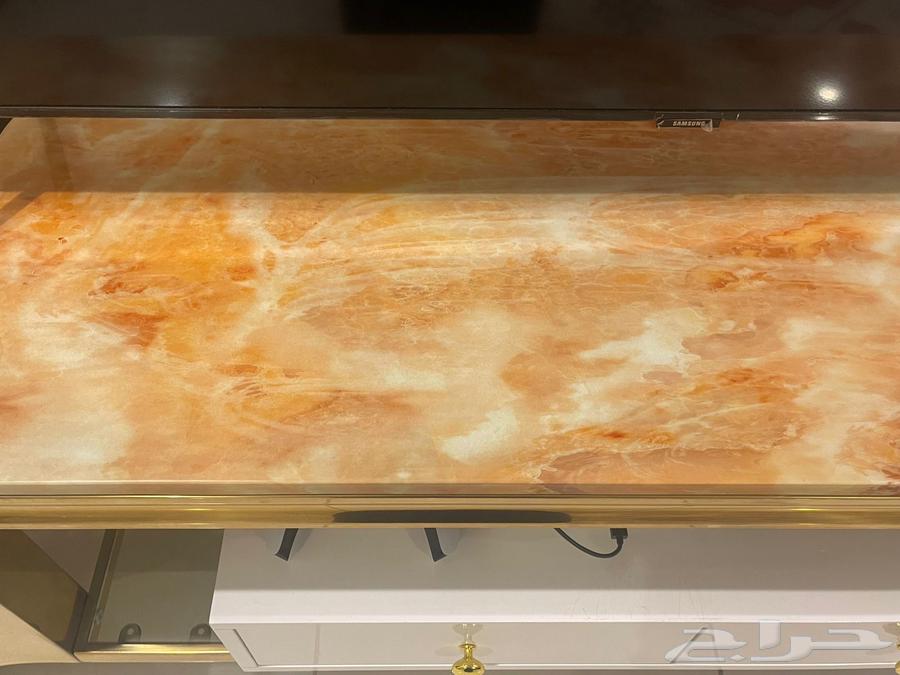 طاولة تلفزيون مستعمله لكن نظيفه جدا64455590497794110