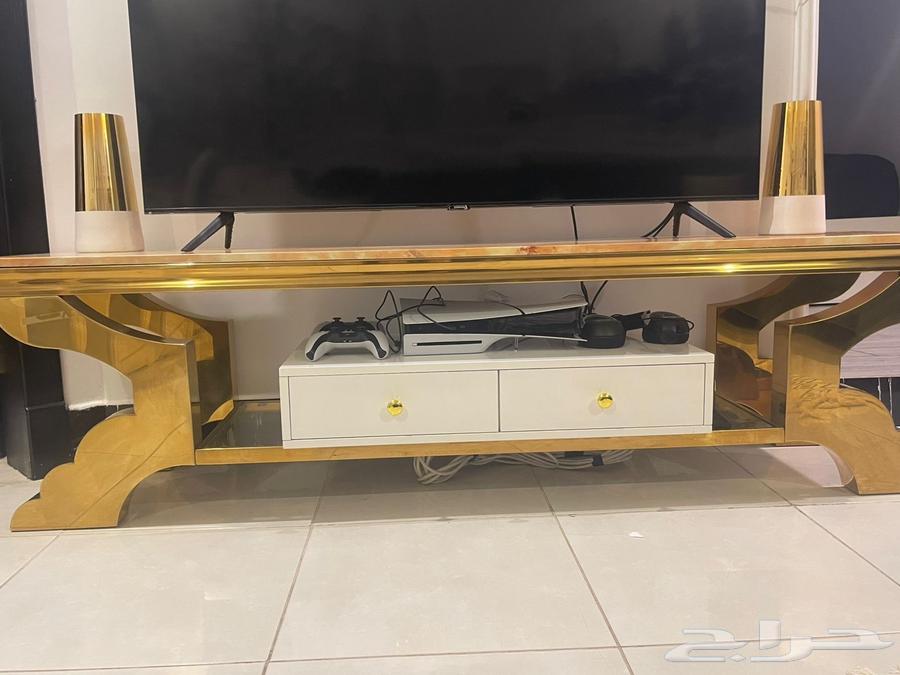 طاولة تلفزيون مستعمله لكن نظيفه جدا64455590497794111