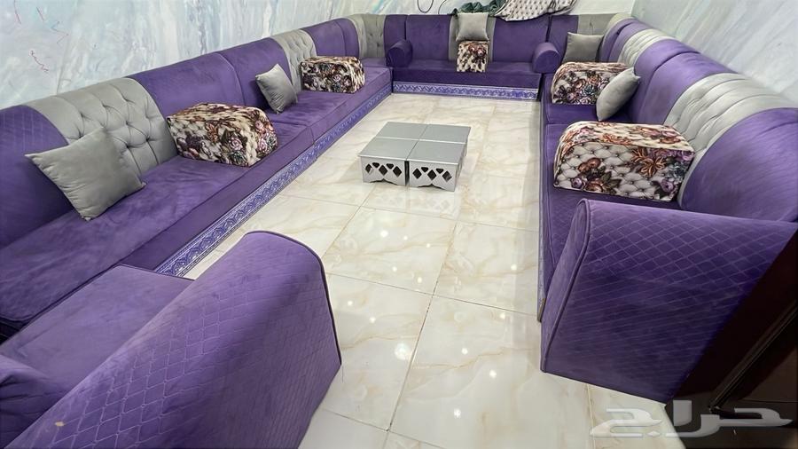 للبيع كنب وردي وبنفسجي وطاولة 4 قطع فضية وفراش وردي64455949471233112