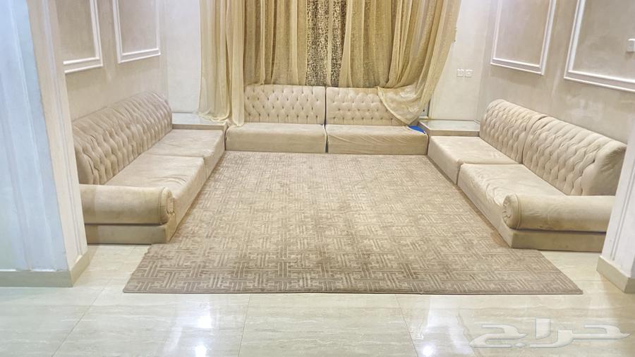 For sale: seating set with a large table and 3 chairs, price 30064457023037697110