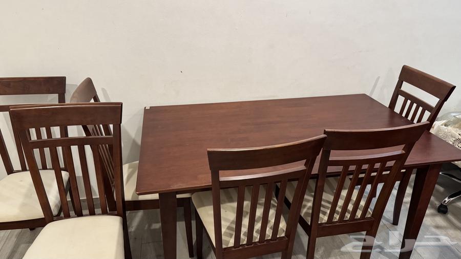Table with 6 chairs in excellent condition64455318331779110