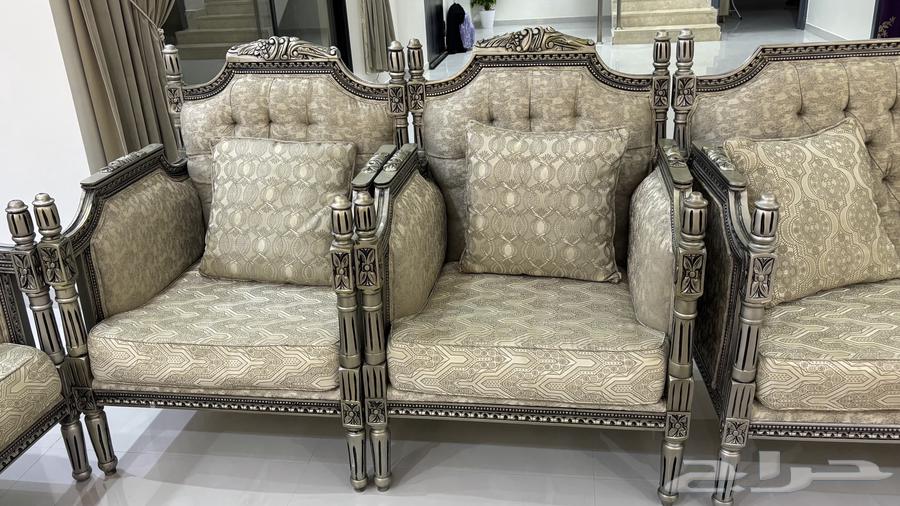 Luxurious sofa set, very clean used, price negotiable64456872517506113