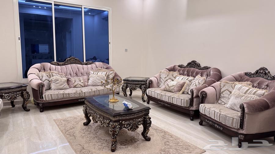 Classic sofa, clean used64456296175746111