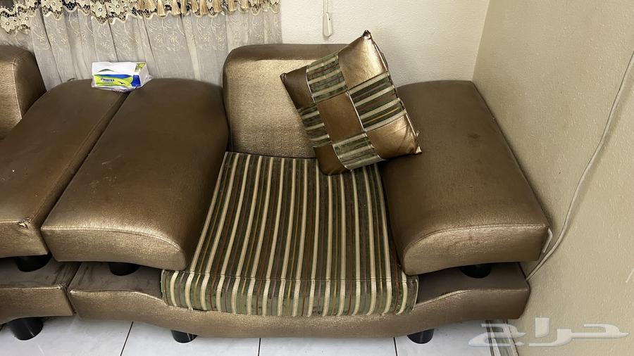 طقم صالة جلد ذهبي مع ستارة للبيع64457077369859113