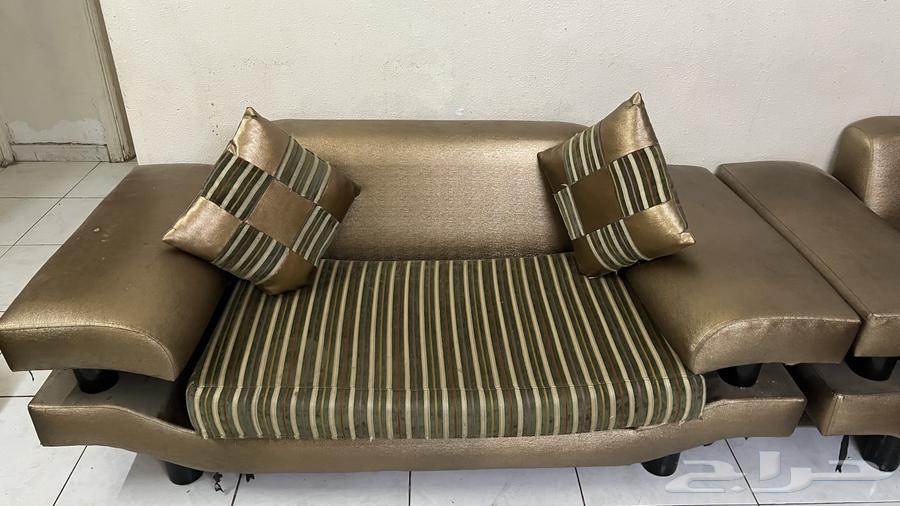 طقم صالة جلد ذهبي مع ستارة للبيع64457077369859110