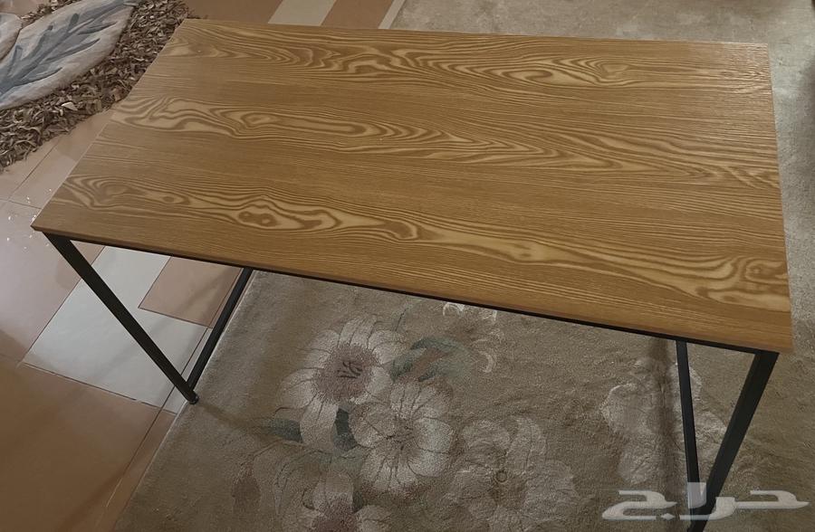 Simple desk (needs minor maintenance)64450421716737110