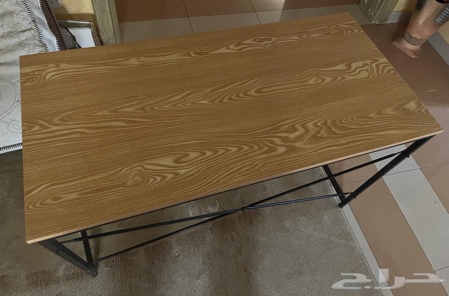 Simple desk (needs minor maintenance)64450421716737111