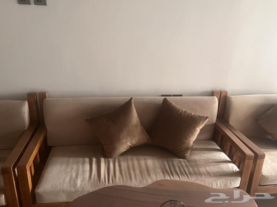 Sofas and tables64454318910082110