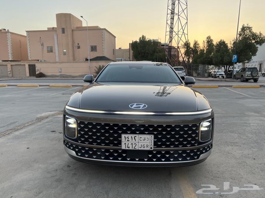 ازيرا بريميوم 2024 ( شبه جديد )64613691773186111