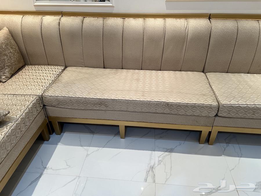 كنب مستعمل للبيع مع طاولة استقبال64456019015683112